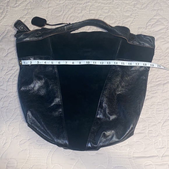 BCBG MaxAzria Shoulder Bag Black Suede/Leather - Picture 3 of 10